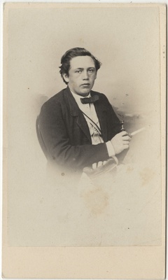 Määratlemata korporatsioon "Estonia" liige, portreefoto  duplicate photo