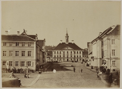Tartu Raekoja plats ja raekoda Kivisilla poolt  duplicate photo