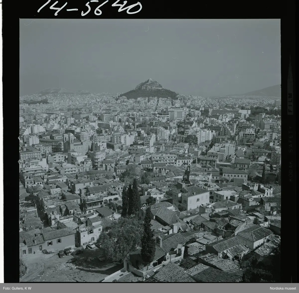 2795 Grekland Akropolis. Utsikt över staden och hberget Lykabettos.