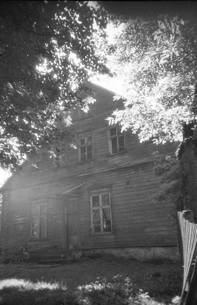 Main building of Väike-Lähtru Manor