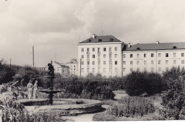Puškini nim. skväär, elumajad Puškini tänaval