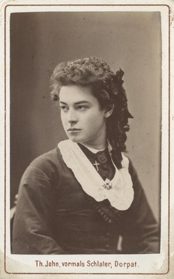 Korporatsioon "Estonia" liige Edmund Fischer rebasteatrikostüümis, portreefoto  duplicate photo