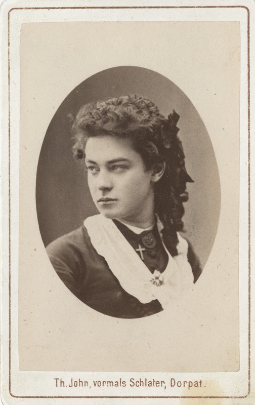 Korporatsioon "Estonia" liige Edmund Fischer rebasteatrikostüümis, portreefoto