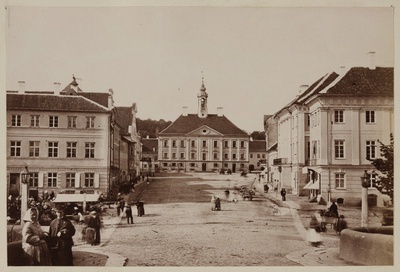 Tartu Raekoja plats ja raekoda Kivisilla poolt  duplicate photo