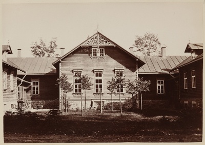 Tartu Ülikooli haavakliinik hoovi poolt  duplicate photo