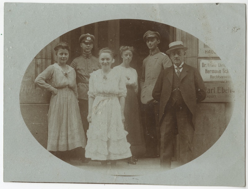 Veinikõrtsi omanik Decke tütarde ja määratlemata sõduritega