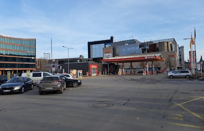 Gas station Statoil (Turu t).  Tartu, 1998. Photo Aldo Luud. rephoto