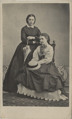 Krahvinna Lilla Rehbinder ja paruness Stackelberg  duplicate photo