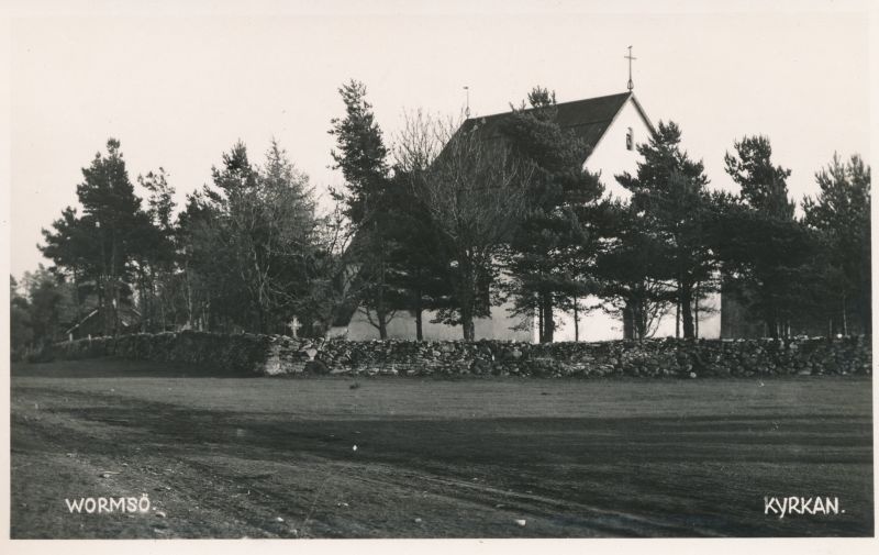 Foto. Vormsi Püha Olavi kirik. Mustvalge. Foto: J. Grünthal.