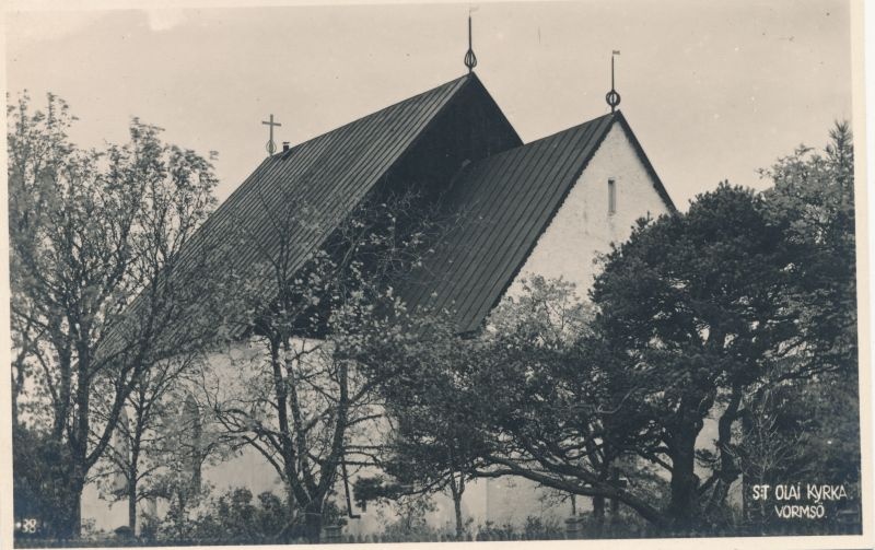 Foto. Vormsi Püha Olavi kirik. Mustvalge. Foto: J. Grünthal.