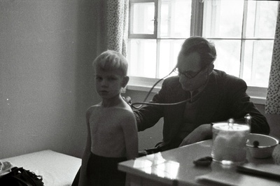 [Natsionaliseeritud a/s Lutheri lastesõim ja laste päevakodu].  similar photo
