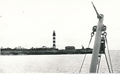 Foto. Vaade merelt Osmussaarele 1975.a.
Foto: Karl Õismaa.  duplicate photo