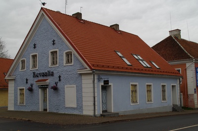 Elamu Rakveres Tallinna tänaval, vaade rephoto