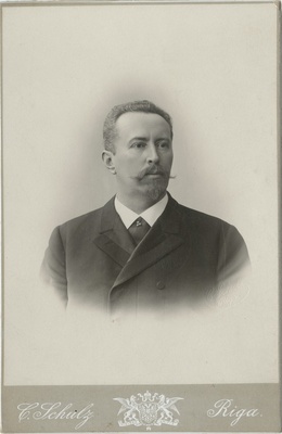 Mees, portreefoto  duplicate photo