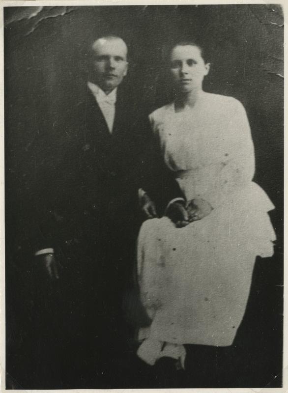 Esimene Võisiku Invaliidikodu juhataja (1940.a) Julius Jõemaa koos abikaasa Pauliine Jõemaaga