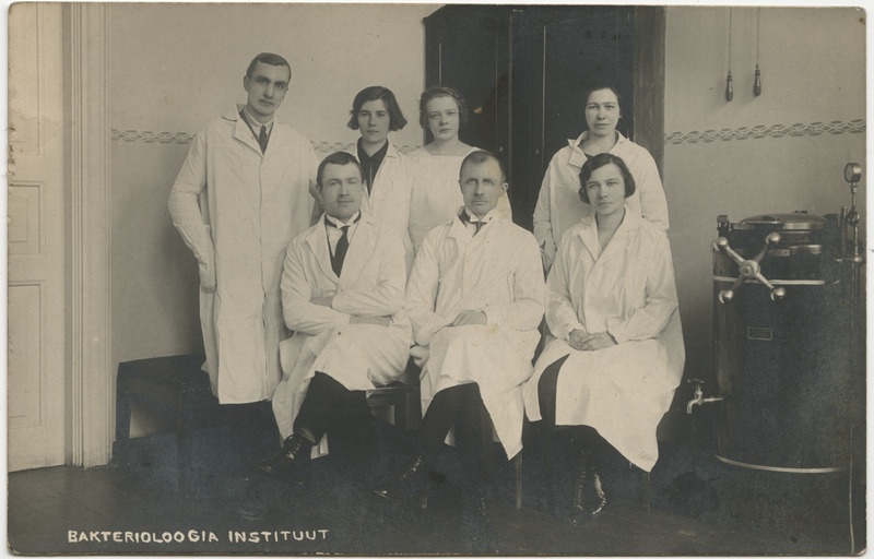 Bakterioloogia Instituudi töötajate grupifoto