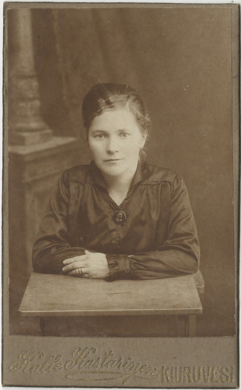 Portreefoto tundmatust naisest