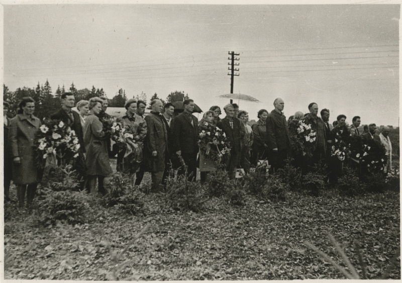 Mälestustahvli avamine Kuningamäel 1941.a ja 1944. Põltsamaa lahingutes langenutele