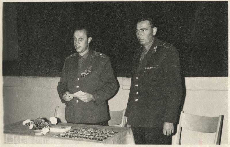 Sõjaveteranide autasustamine Põltsamaa vabastamise 25. aasta juubelipäeva puhul Põltsamaa kultuurimajas