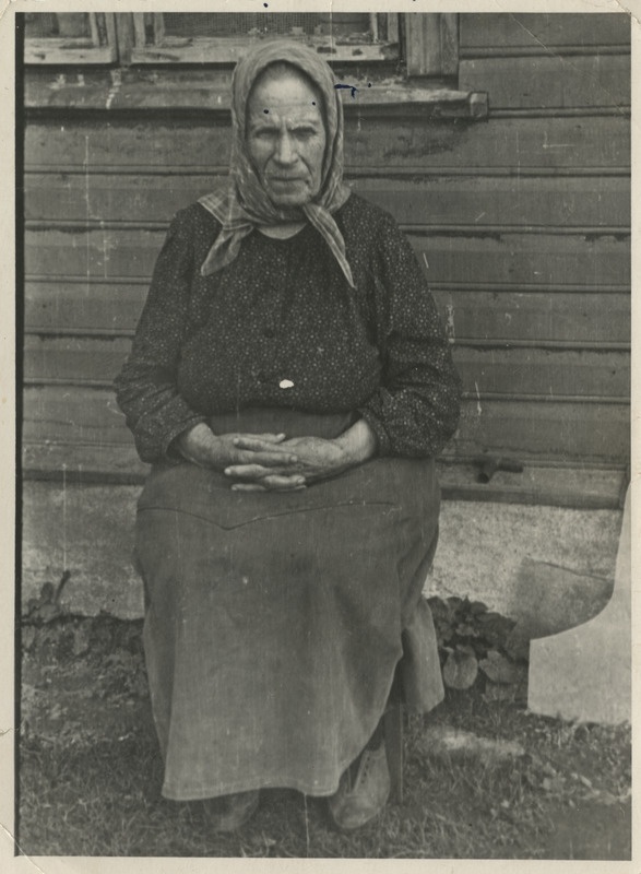 Portree vanast naisest