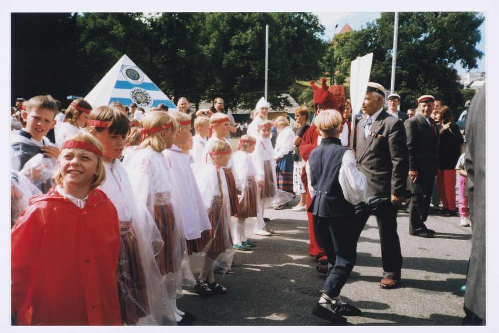 XXIII üldlaulupeo rongkäik Tallinnas 3.juulil 1999.a., mudilaskoor.