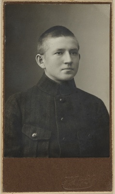 Eesti üliõpilaste seltsi "Veljesto" liige Rahuleid Kask, portreefoto  duplicate photo