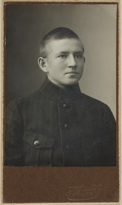Eesti üliõpilaste seltsi "Veljesto" liige Rahuleid Kask, portreefoto