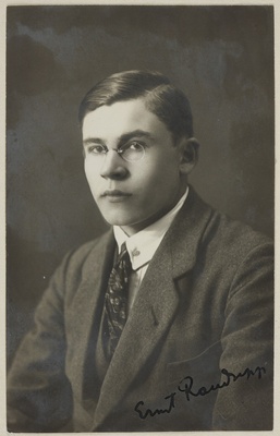 Eesti üliõpilaste seltsi "Veljesto" liige Ernst Raudsepp, portreefoto  duplicate photo