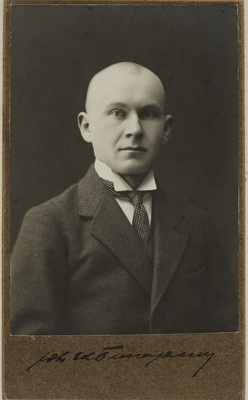 Eesti üliõpilaste seltsi "Veljesto" liige Johannes-Eduard Õunapuu, portreefoto  duplicate photo