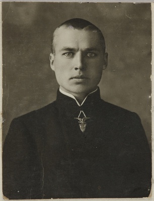 Eesti üliõpilaste seltsi "Veljesto" liige Jaan Puusild, portreefoto  duplicate photo