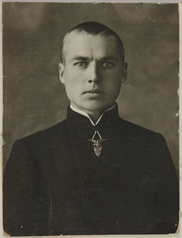 Eesti üliõpilaste seltsi "Veljesto" liige Jaan Puusild, portreefoto