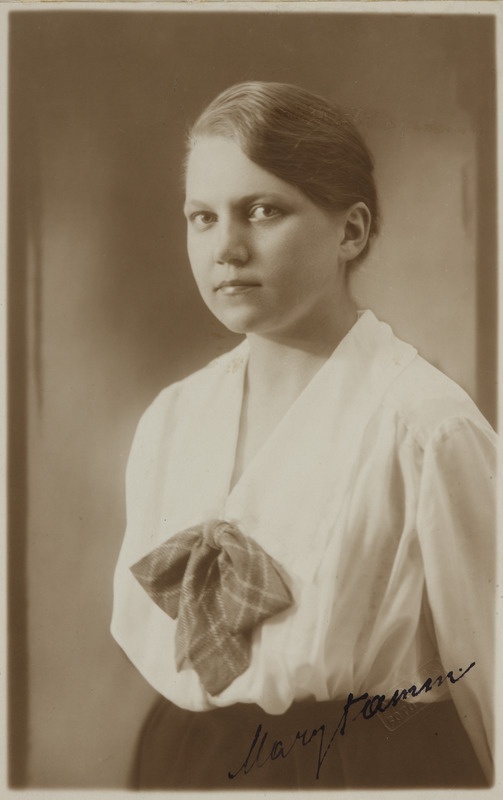 Eesti üliõpilaste seltsi "Veljesto" liige Mary Tamm, portreefoto