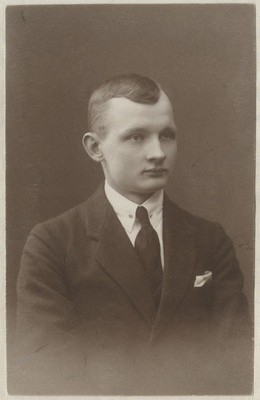 Eesti üliõpilaste seltsi "Veljesto" liige Artur Loorits, portreefoto  duplicate photo