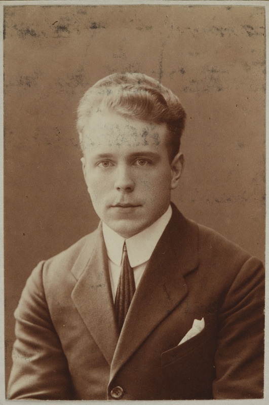 Eesti üliõpilaste seltsi "Veljesto" liige Arnold Mõtus, portreefoto