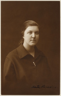 Eesti üliõpilaste seltsi "Veljesto" liige Marta Herodes, portreefoto  duplicate photo