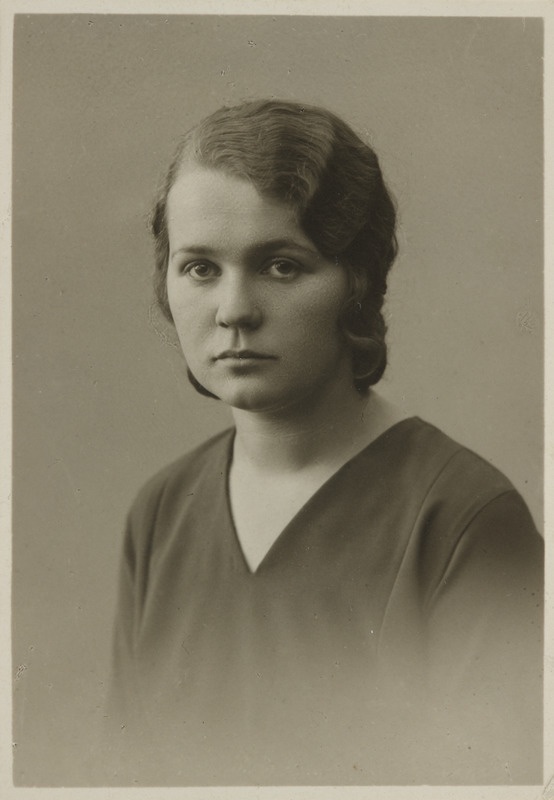 Eesti üliõpilaste seltsi "Veljesto" liige Leida Karu, portreefoto