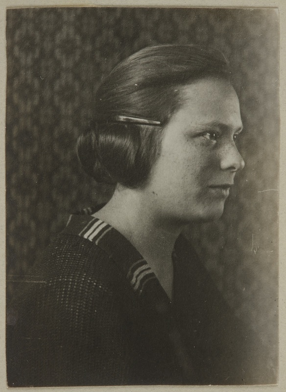 Eesti üliõpilaste seltsi "Veljesto" liige Linda Luiga (Bakis), portreefoto