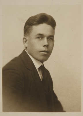 Eesti üliõpilaste seltsi "Veljesto" liige Karl Nõu, portreefoto  duplicate photo