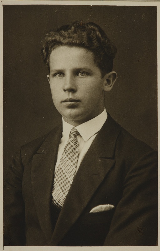 Eesti üliõpilaste seltsi "Veljesto" liige Nikolai (Herman) Soone, portreefoto