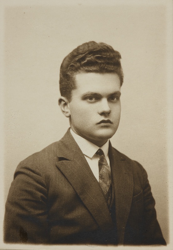 Eesti üliõpilaste seltsi "Veljesto" liige Karl Stokberg (Saaret), portreefoto