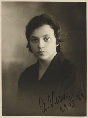 Eesti üliõpilaste seltsi "Veljesto" liige Aleksandra Veski, portreefoto  duplicate photo