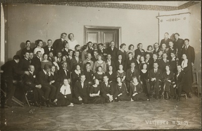 Eesti üliõpilaste seltsi "Veljesto" kohviõhtu külalistega Kristliku Naisühingu ruumides, grupifoto  duplicate photo