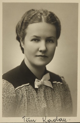 Eesti üliõpilaste seltsi "Veljesto" liige Tiiu Kadak, portreefoto  duplicate photo