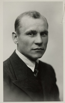 Eesti üliõpilaste seltsi "Veljesto" liige Albert Kivikas, portreefoto  duplicate photo