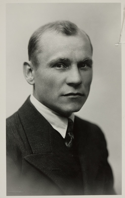 Eesti üliõpilaste seltsi "Veljesto" liige Albert Kivikas, portreefoto