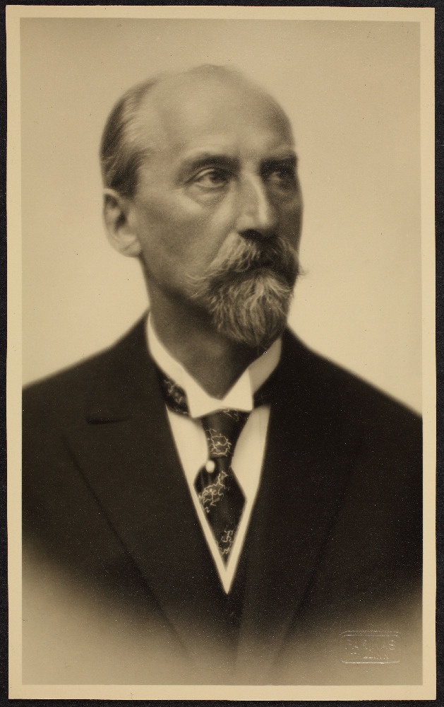 Jaan Tõnissoni portreefoto.