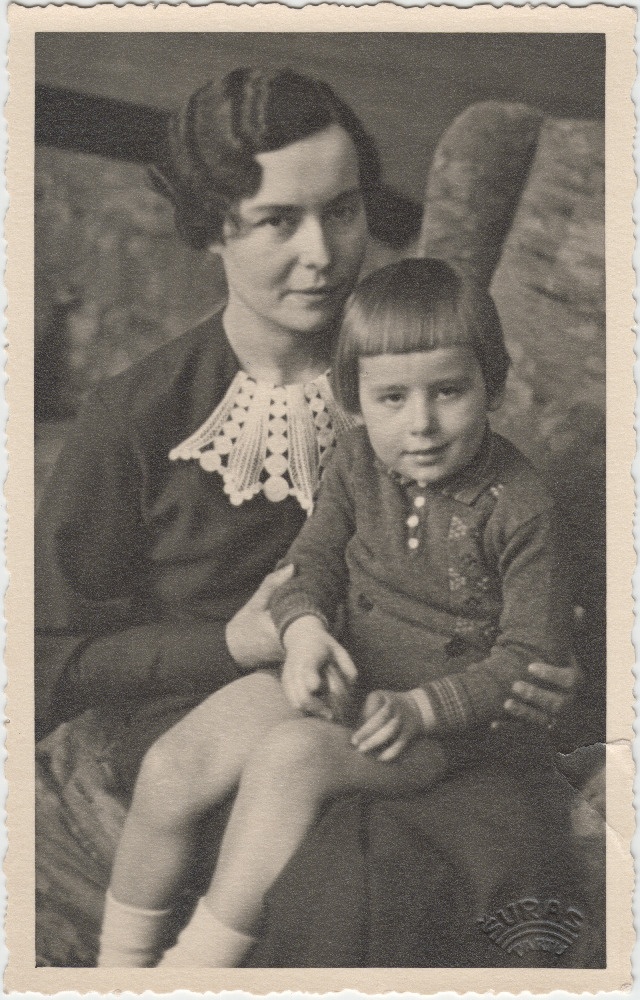 Ama Tõnisson poja Tõnisega.