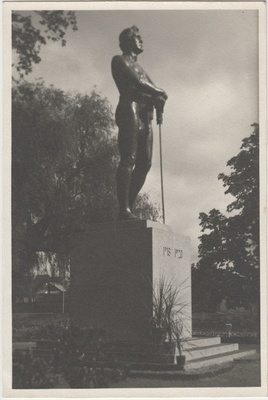 Vabadussõjas langenute mälestussammas (Kalevipoja kuju) Tartus.  duplicate photo