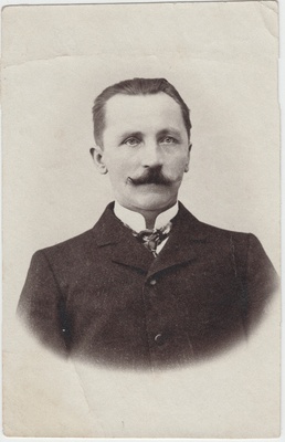 Portree tundmatust mehest  duplicate photo