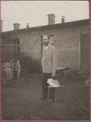 Jaan Tõnisson Eerikal teel sauna enne vangiminekut  duplicate photo